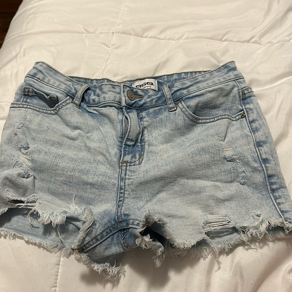 tilly’s light wash jean shorts